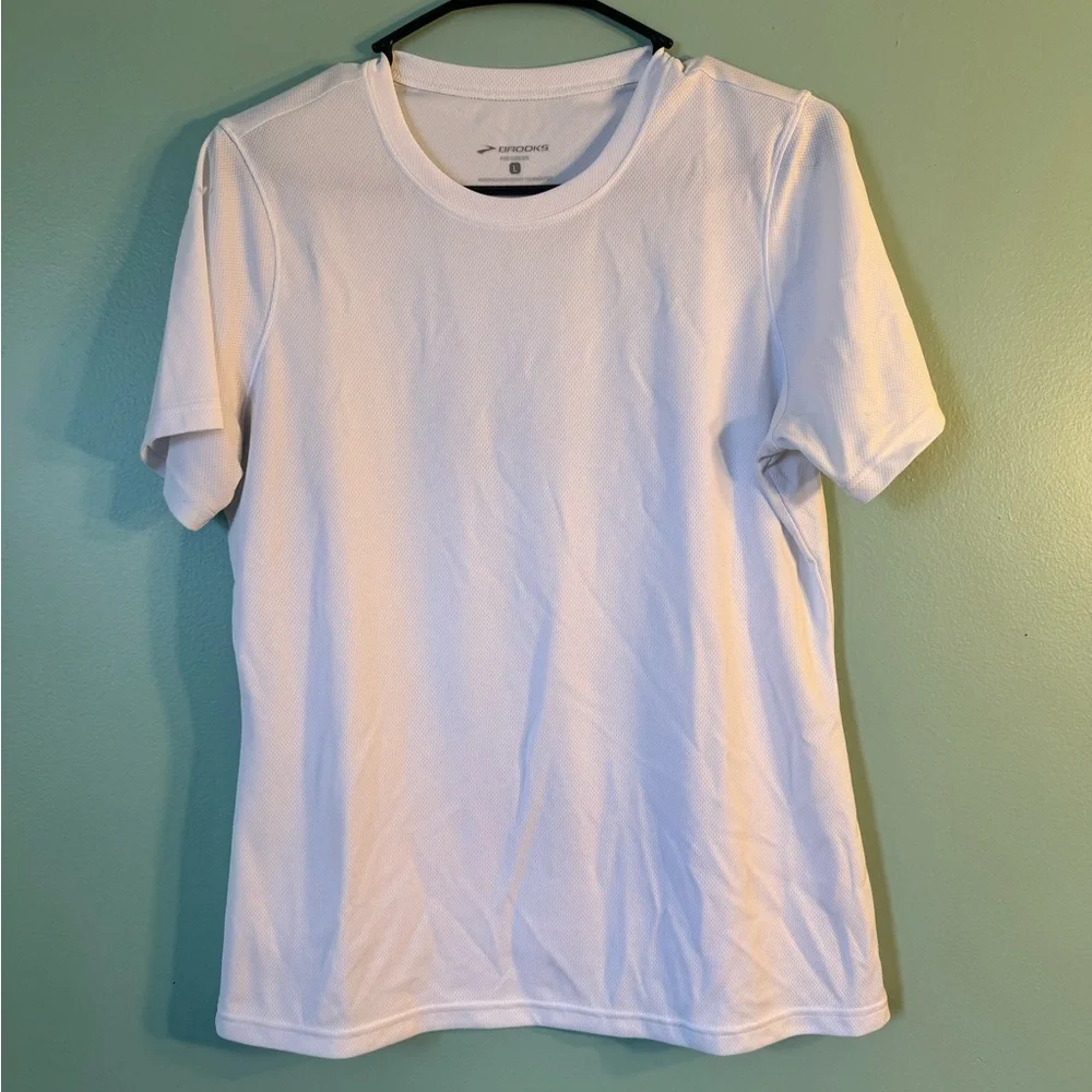 Women’s , Brooks, women’s running shirt, size large. - Picture 1 of 4